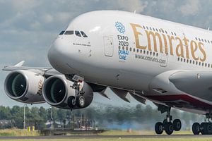 Emirates Airbus A380 stijgt op van de Polderbaan. van Jaap van den Berg