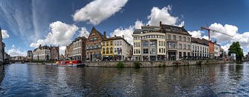 Panorama van Gent bij zonnig weer