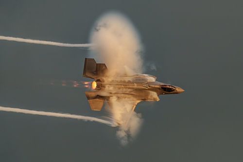 USAF F-35 Lightning II high speed pass Sanicole Airshow.