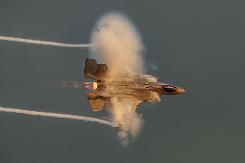 USAF F-35 Lightning II high speed pass Sanicole Airshow. by Jaap van den Berg