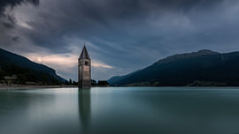 Kirchturm im Reschensee von Rong Yang