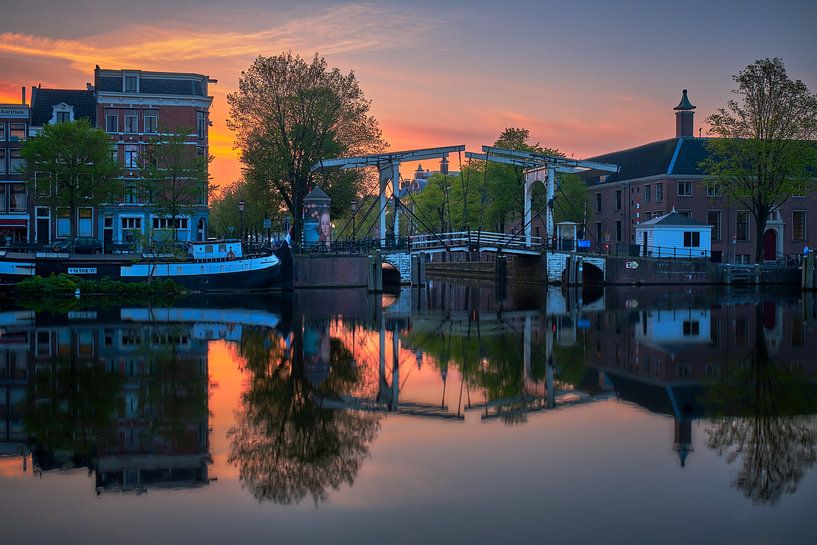 Blick auf die Walter-Süskind-Brücke in Amsterdam, 2019 von Amsterdam.Photos