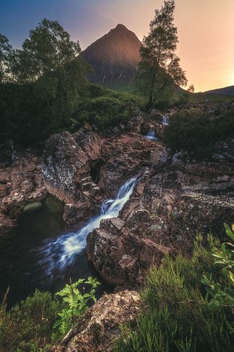 Scotland Glen Etive Mor dans la vallée de Glencoe au coucher du soleil sur Jean Claude Castor