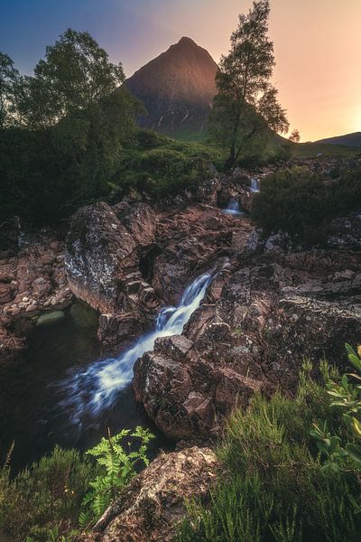 Schottland Glen Etive Mor im Glencoe Tal zum Sonnenuntergang von Jean Claude Castor