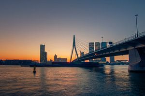 Erasmusbrug bij Zonsopkomst von Bram Kool