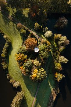 De oude watertoren in Zaltbommel tijdens de herfst.