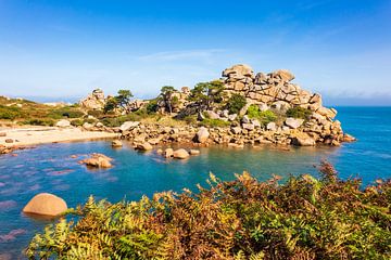 Atlantic Ocean coast in Brittany, France by Rico Ködder