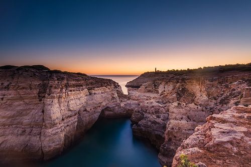 Zonsondergang in de Algarve in Portugal.