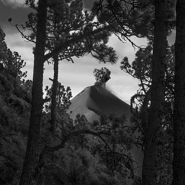 éruption volcanique au guatemala noir et blanc sur Doris Dobbenberg