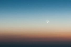 Lune sur la mer près de La Palma sur Kees Kroon