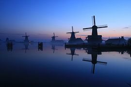 Molens in de mist van FotoBob