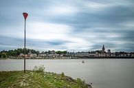 Gezicht op Nijmegen vanaf Lent van Maerten Prins thumbnail