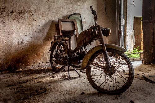 Expired motor in derelict shed