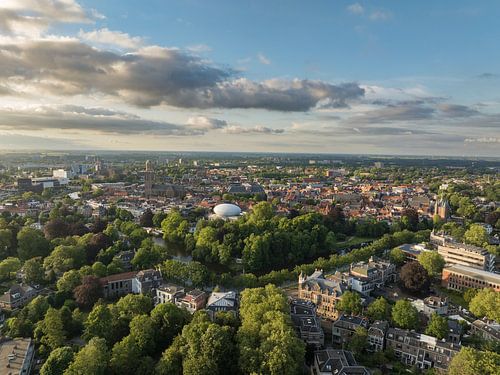 Luchtfoto binnenstad Zwolle in de lente