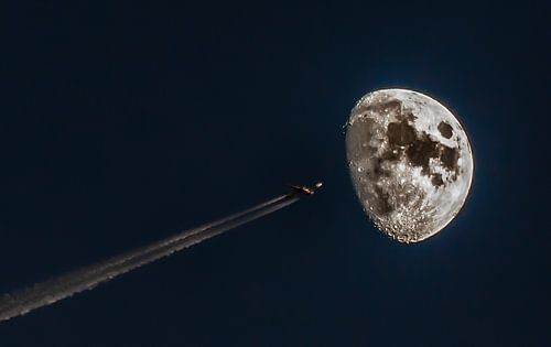 Fly to the moon!