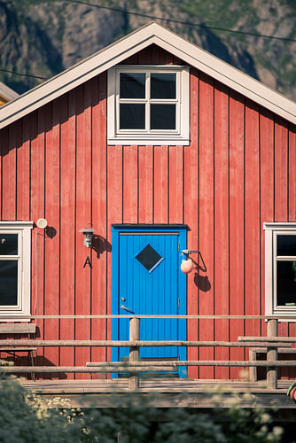 Skandinavische Holzfassade