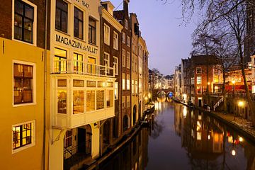 Oudegracht gezien vanaf de Gaardbrug in Utrecht (2)