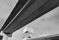 Nhow hotel Amsterdam tussen de metrobaan en autoweg