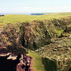 Picnic by the ocean, Eshaness, Shetland Islands, Scotland by Sebastian Rollé - travel, nature & landscape photography