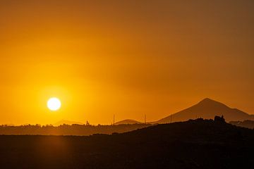 Zonsondergang op Lanzarote / Costa Teguise van Flatfield