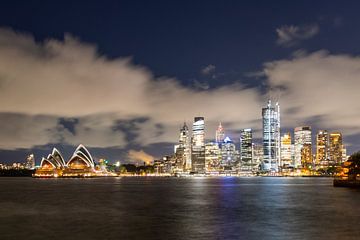 Sydney Skyline bij Nacht van Jan Schuler