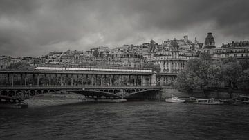 Die Bir-Hakeim Brücke in Paris 