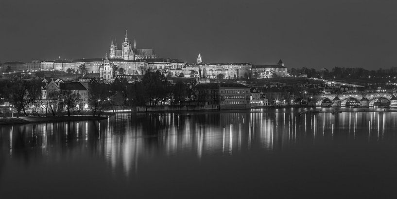 Château de Prague et Pont Charles en soirée - Prague, République tchèque - 12 par Tux Photography