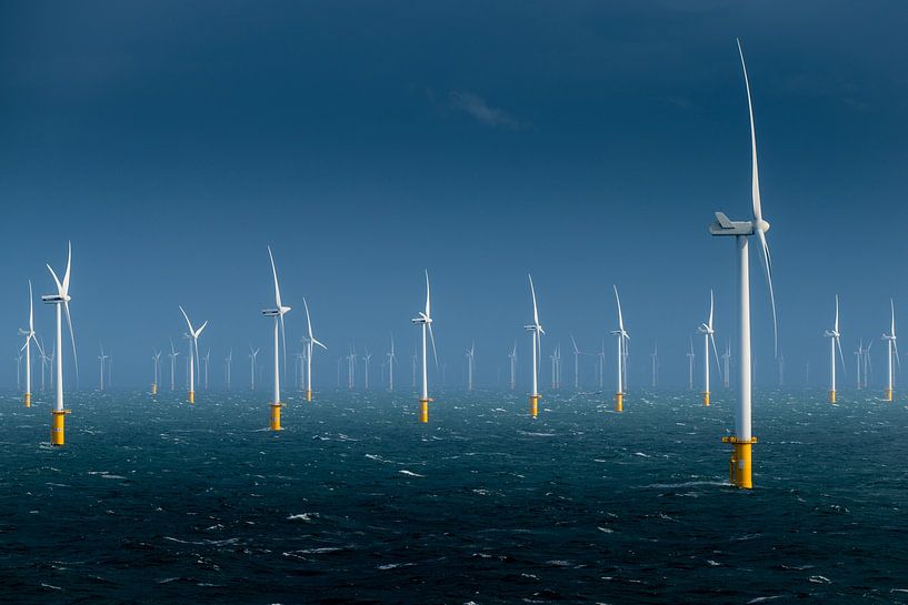 Windmolenpark op zee tijdens storm van Menno Mulder