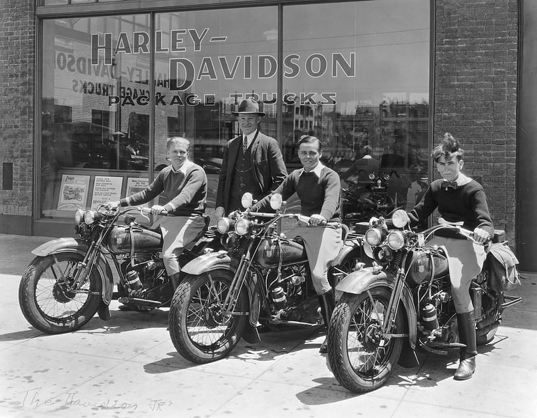 Harley-Davidson 写真集 three boys Harley Davidson by harley davidson on canvas, poster
