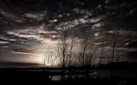 Donkere wolken bij zonsondergang