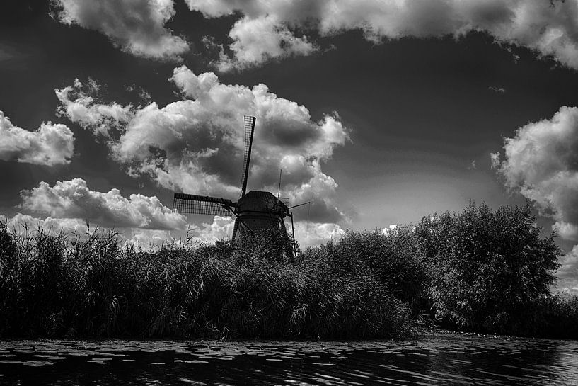 Molen bij Kinderdijk in zwart wit van FotoGraaG Hanneke