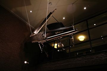 Klavier in der Luft von René van Beeten