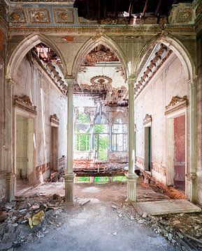 Abandoned Palace in Disrepair.