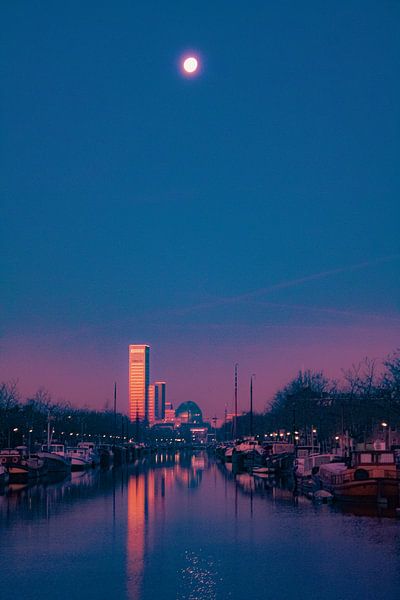 Achmea tower with sunrise by beau van der meulen