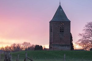 la tour Peperbus sous un ciel rose sur Tania Perneel