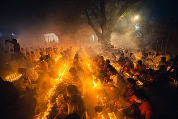 Feest van de Hindu religie met vuur en rook van Steven World Traveller