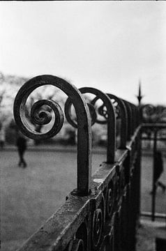 Montmartre in Paris, black and white von Erik van Rosmalen