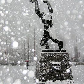 Die Statue von Zadkine Rotterdam im Schnee von Alain Ulmer