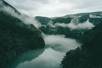 Mystérieux nuages dans les Alpes japonaises