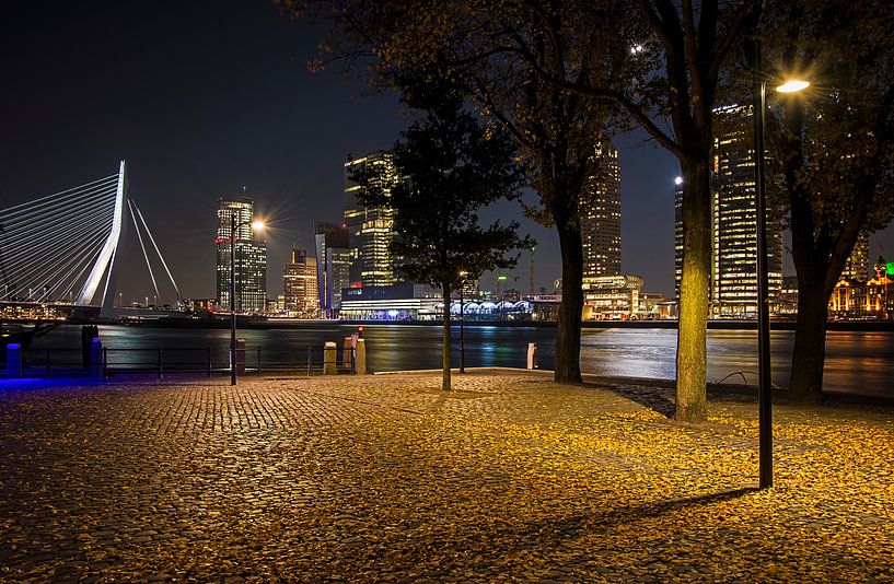 Rotterdam parkkade  bij nacht van Eisseec Design