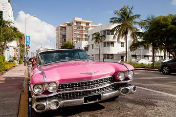 Pink Cadillac in South Beach, Miami, Florida van Peter Schickert