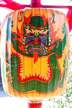 Chinese papieren lantaarn met afbeelding van een draak, Taipei, Taiwan van WorldWidePhotoWeb