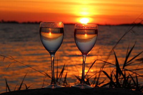 Zonsondergang  in het glas. De Fluessen Elahuizen.