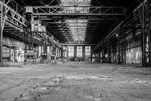 Verlaten oude fabriek van de voormalige DDR Oost-Duitsland Nostalgie van de geschiedenis Vergankelijkheid