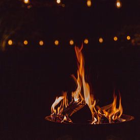 Sfeer beeld met houtvuur in vuurschaal van Mayra Fotografie