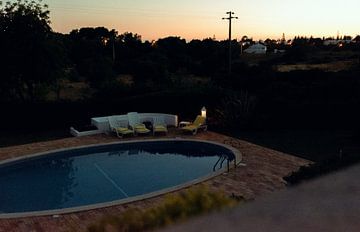 zwembad na zonsondergang van Olli Lehne
