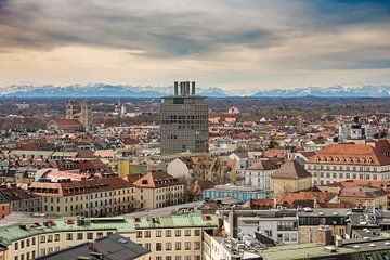 Uitzicht over München en de Alpen