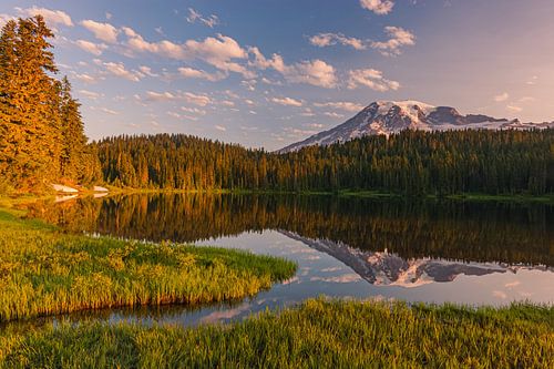 Zonsopkomst bij Mount Rainier