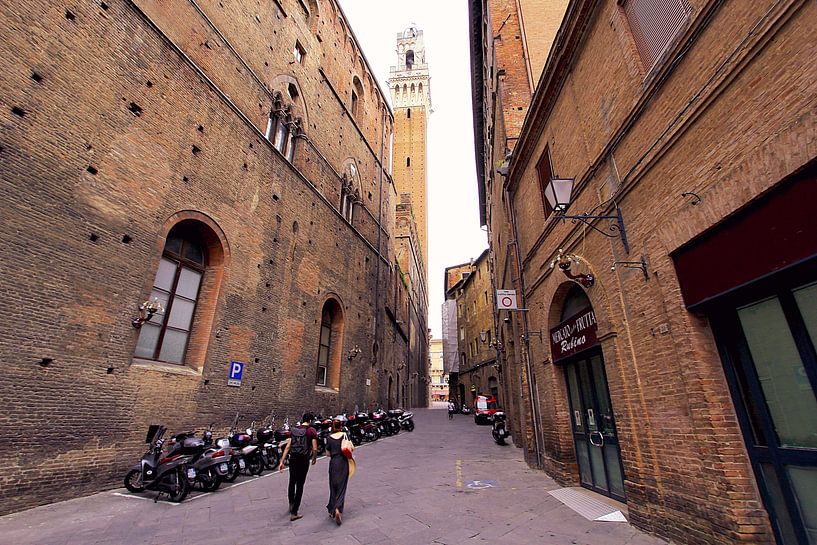 Gasse in Siena von Patrick Lohmüller