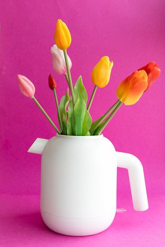 Kunstdruck: Wasserkocher mit Tulpen